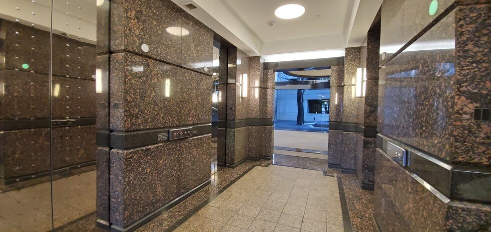 More Photos Of 3030 Lyndon B Johnson Fwy, Dallas Office For Lease