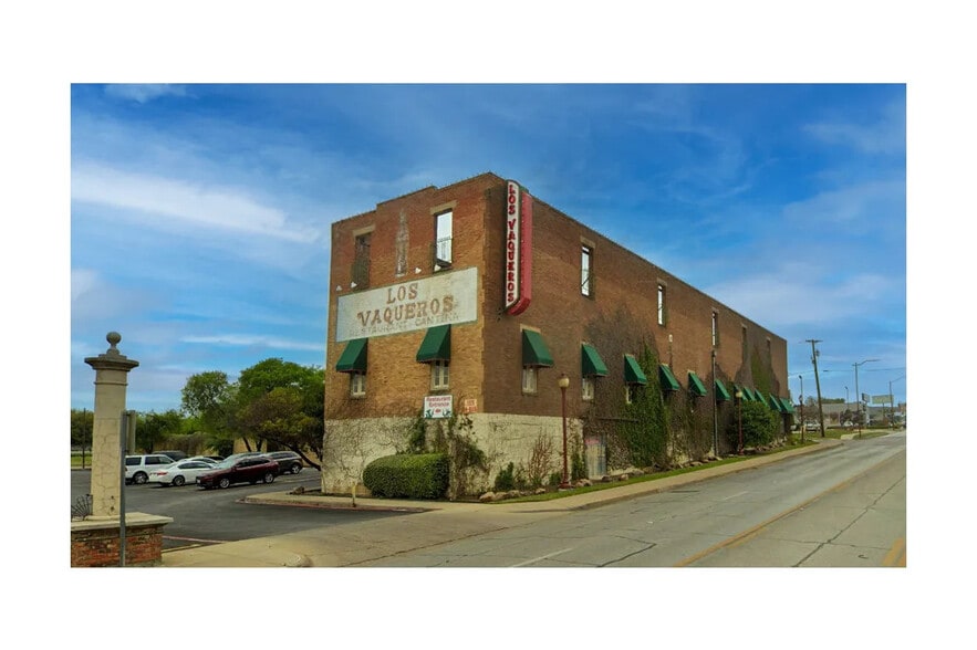 Primary Photo Of 2629 N Main St, Fort Worth Restaurant For Sale