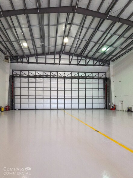 More Photos Of 665 Salmon Ave, Redmond Airplane Hangar For Sale