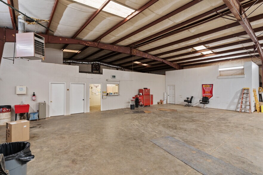 More Photos Of 424 Maltbie St, Lawrenceville Service For Lease