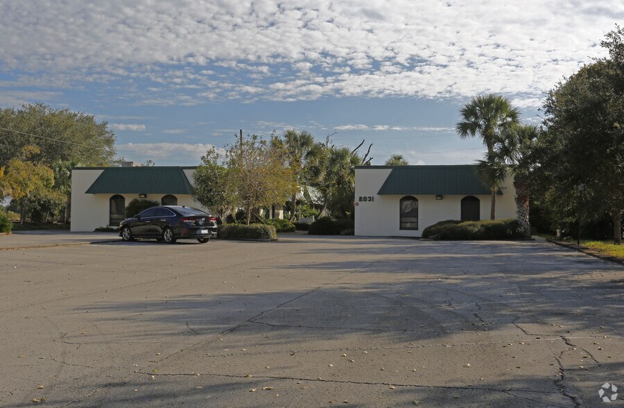 Primary Photo Of 2031 E Edgewood Dr, Lakeland Office For Lease