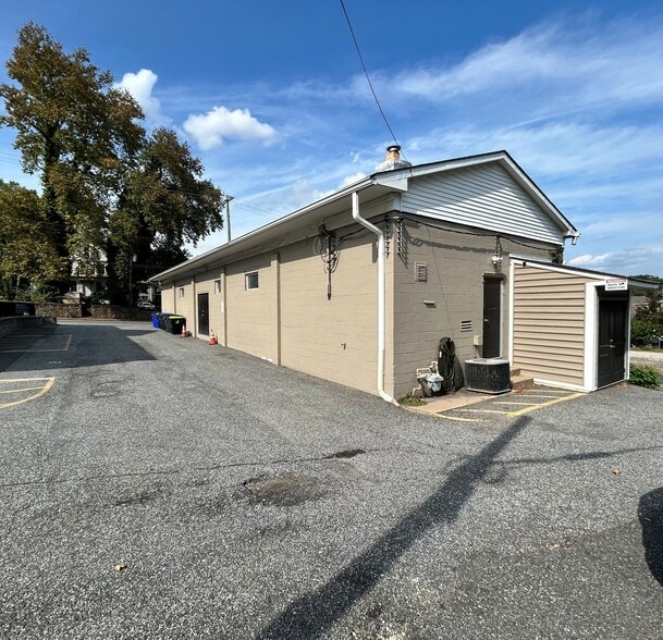 More Photos Of 306 Maryland Ave, Wilmington Freestanding For Lease