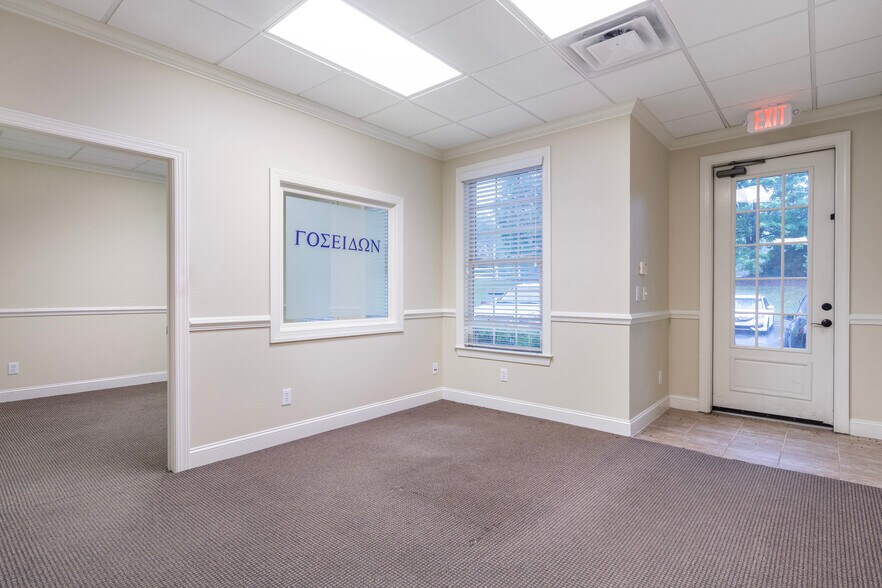 More Photos Of 1905 Woodstock Rd, Roswell Office For Sale