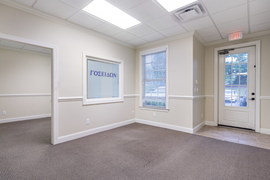 More Photos Of 1905 Woodstock Rd, Roswell Office For Sale