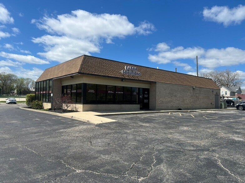 More Photos Of 226 S Sheridan Rd, Waukegan Restaurant For Sale