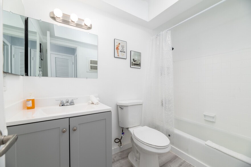 More Photos Of 820 NE 21st Dr, Wilton Manors Apartments For Sale