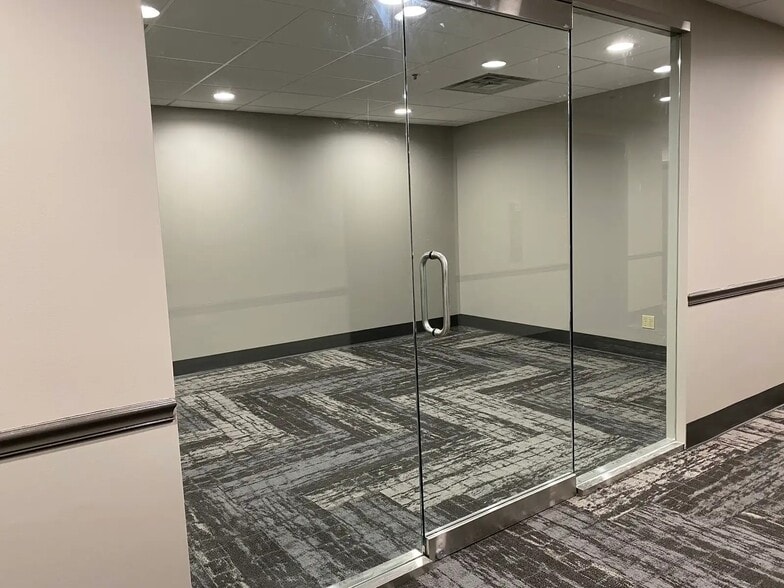 More Photos Of 4010 DuPont Cir, Louisville Medical For Lease