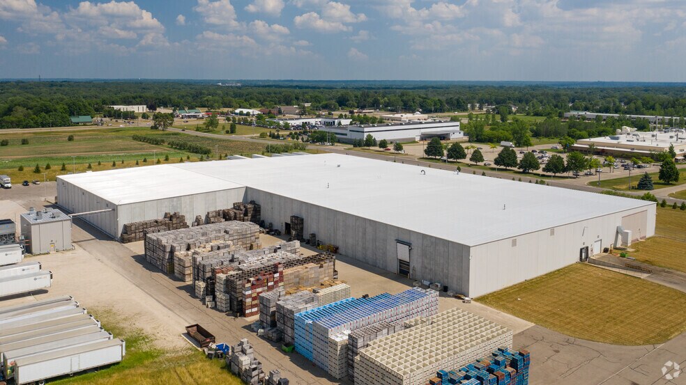 More Photos Of 1055 7 Mile Rd NW, Comstock Park Manufacturing For Lease