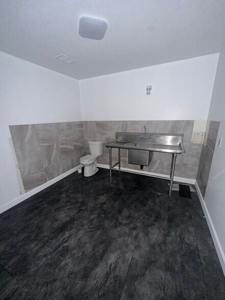 More Photos Of 229 S Olive Ave, Rialto Warehouse For Sale