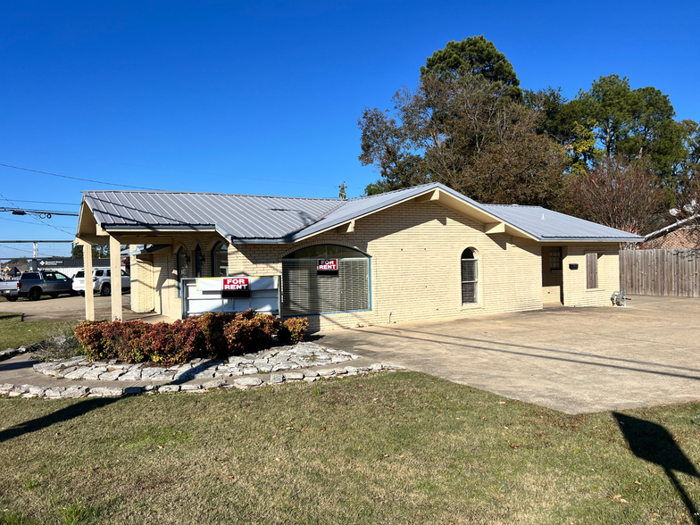 Primary Photo Of 3202 Richmond Rd, Texarkana Office For Lease