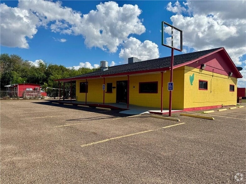 More Photos Of 200 Cecilia St, Alice Convenience Store For Lease