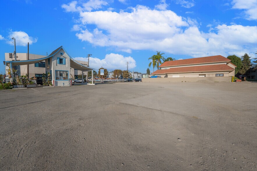 More Photos Of 305 S Main St, Orange Land For Lease