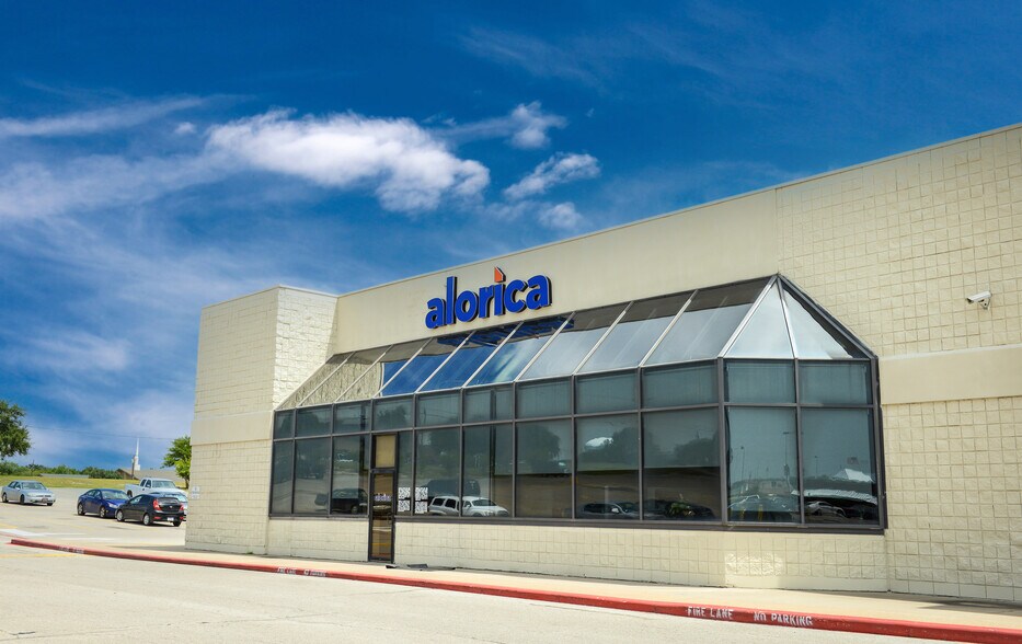 More Photos Of 2701-2725 N Hwy 75, Sherman Unknown For Lease