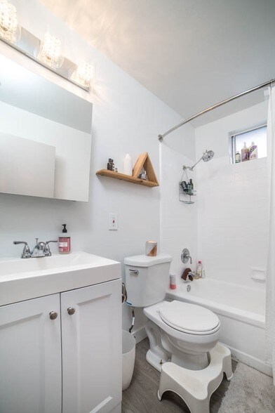 More Photos Of 140 S Westmoreland Ave, Los Angeles Apartments For Sale