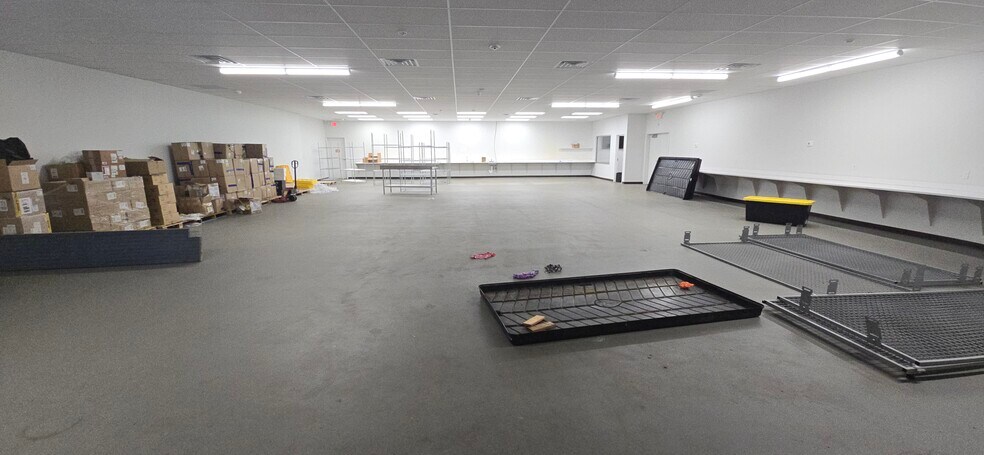 More Photos Of 515 N Larch St, Lansing Industrial For Sale