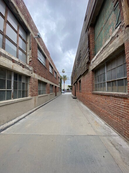 More Photos Of 5955-5959 S Western Ave, Los Angeles Office For Sale