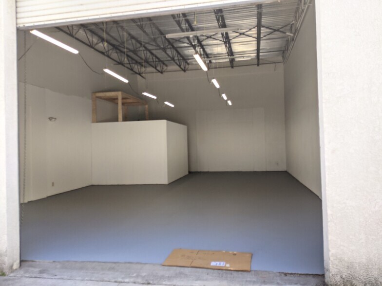 More Photos Of 845 Pop Tilton Pl, Jensen Beach Warehouse For Lease