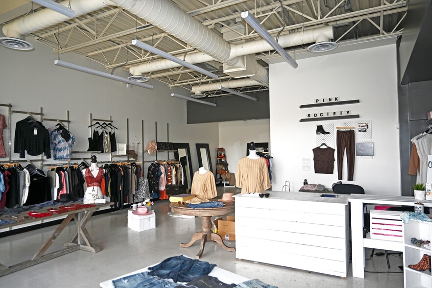 More Photos Of 3215 49 Ave, Red Deer Storefront For Lease