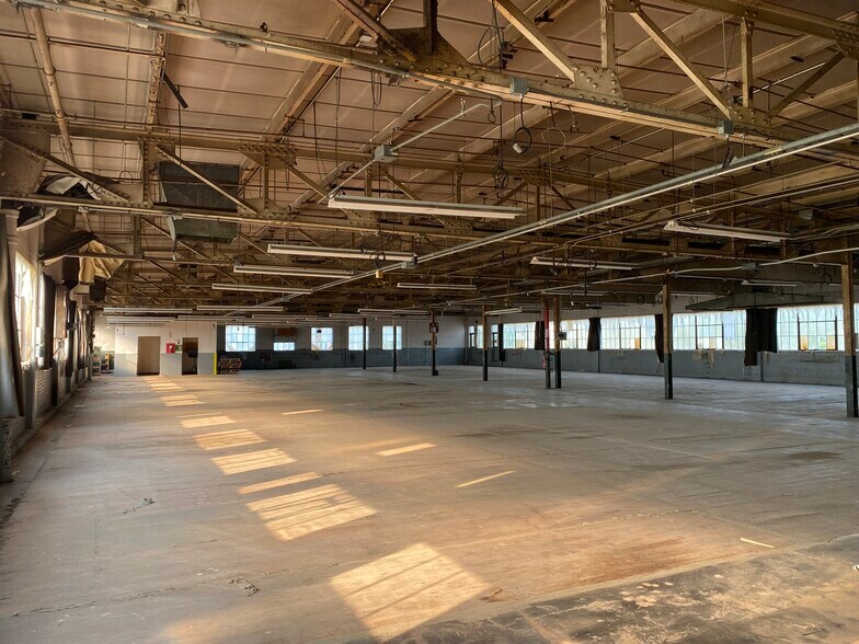More Photos Of 1401 Saint Andrew St, La Crosse Warehouse For Sale