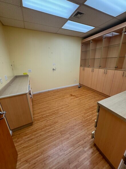 More Photos Of 634 Anderson Ave, Cliffside Park Office For Lease