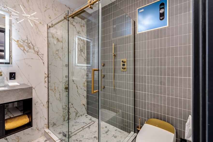 More Photos Of 1140 N Rosemont Blvd, Tucson Research And Development For Sale