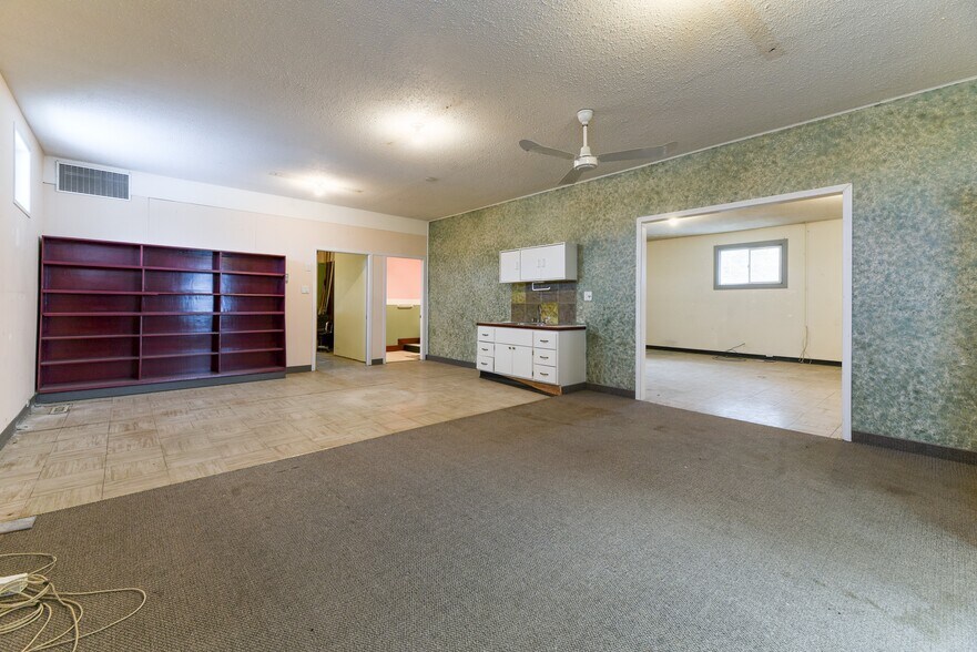 More Photos Of 228 Centre St NE, Langdon Flex For Sale