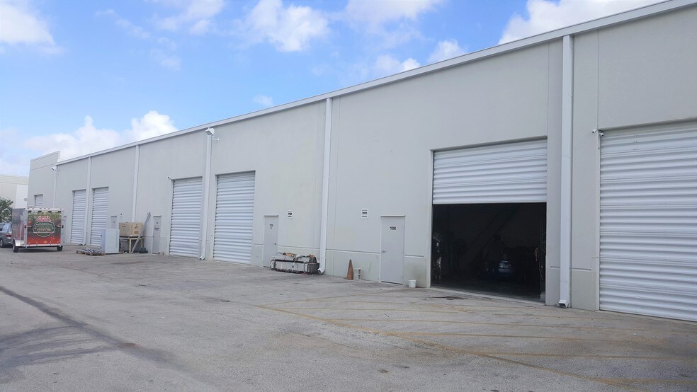 More Photos Of 575 NW Mercantile Pl, Port Saint Lucie Warehouse For Sale
