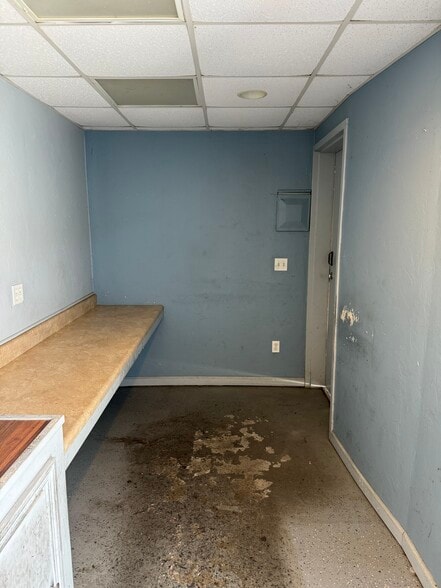 More Photos Of 3047 Terrace Ave, Naples Warehouse For Lease