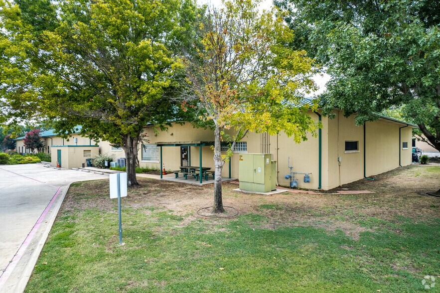 More Photos Of 1300 Teasley Ln, Denton Office For Sale