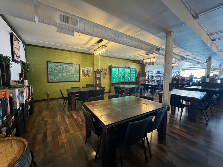 More Photos Of 1354 S Shelby St, Indianapolis Storefront Retail Residential For Sale