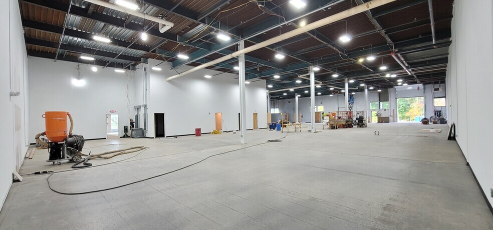 More Photos Of 185 Grassy Plain St, Bethel Manufacturing For Lease