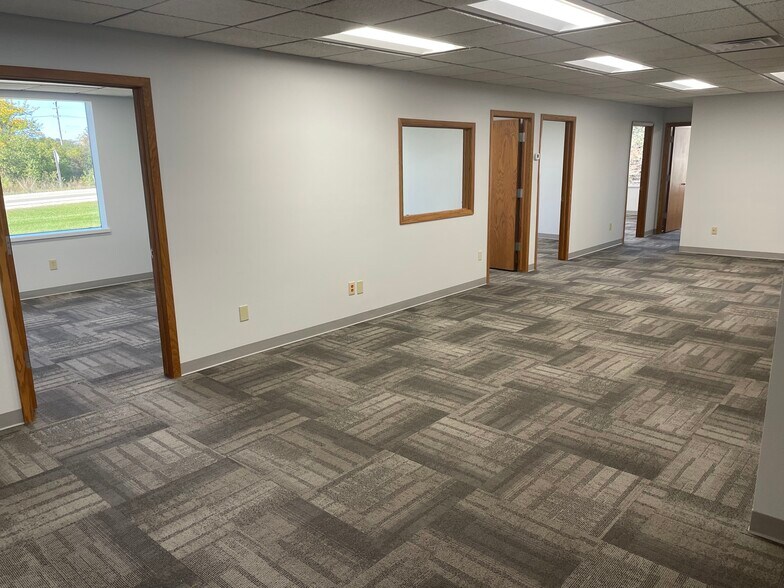 More Photos Of 555 S Industrial Dr, Hartland Office For Lease