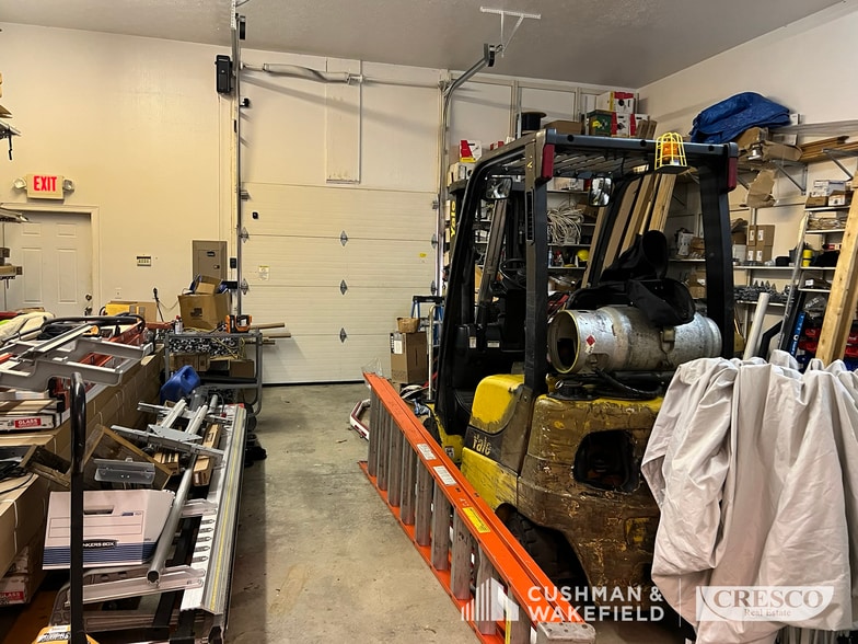 More Photos Of 33420-33442 Liberty Pky, North Ridgeville Light Distribution For Sale