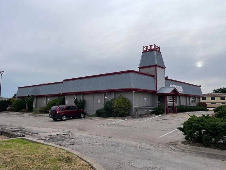 More Photos Of 2319 W Loop 250 N, Midland Flex For Sale