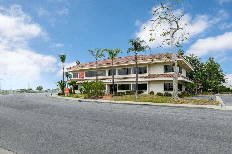 More Photos Of 1327 Del Norte Rd, Camarillo Medical For Lease