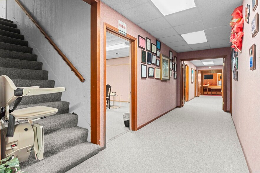 More Photos Of 403 W Sterling St, Baytown Funeral Home For Sale