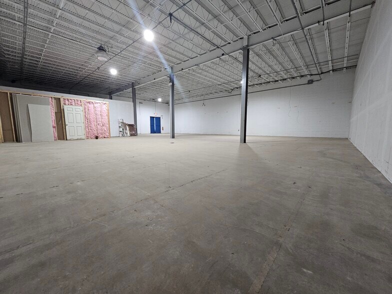 More Photos Of 43 Transport Ln, Pine Island Warehouse For Lease