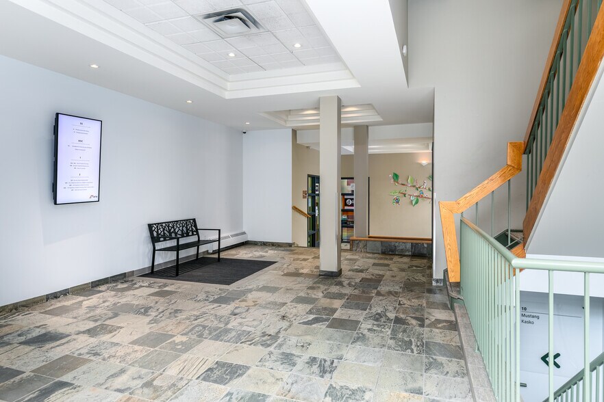 More Photos Of 85 Rue Saint-Charles O, Longueuil Office For Lease