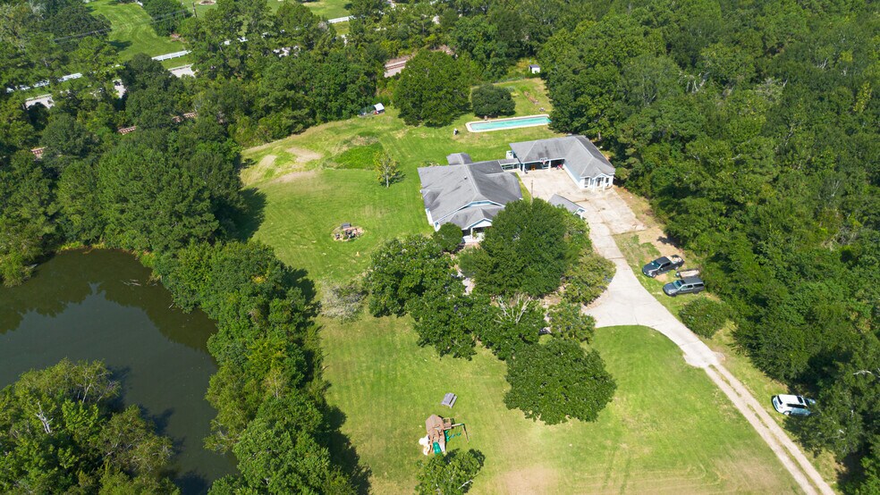 More Photos Of 38011 Spur 149 Rd, Magnolia Office Residential For Sale