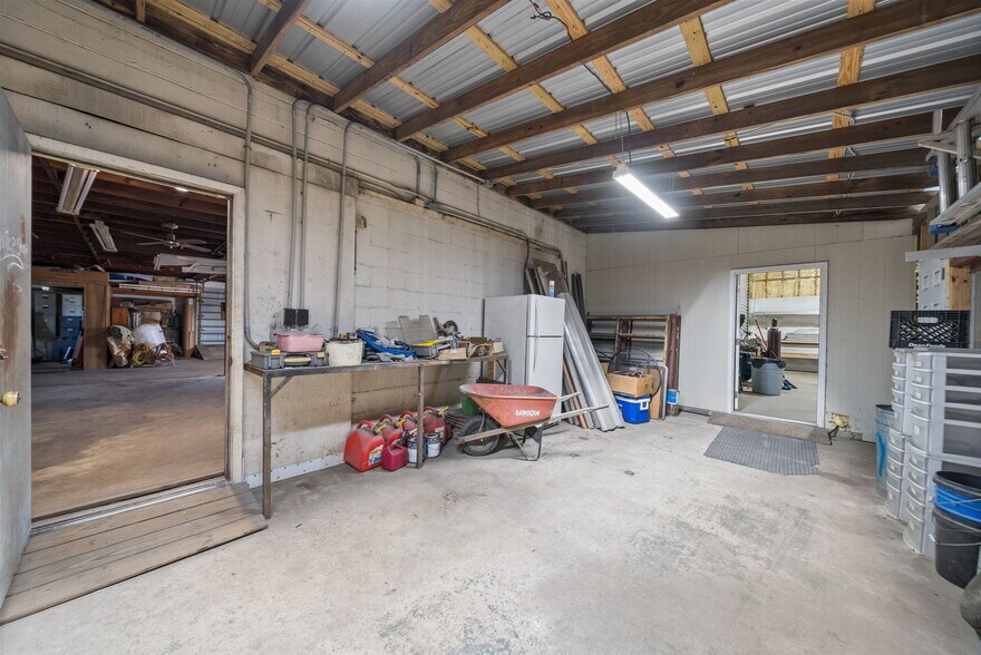 More Photos Of 2135 E 5th St, Panama City Auto Repair For Sale