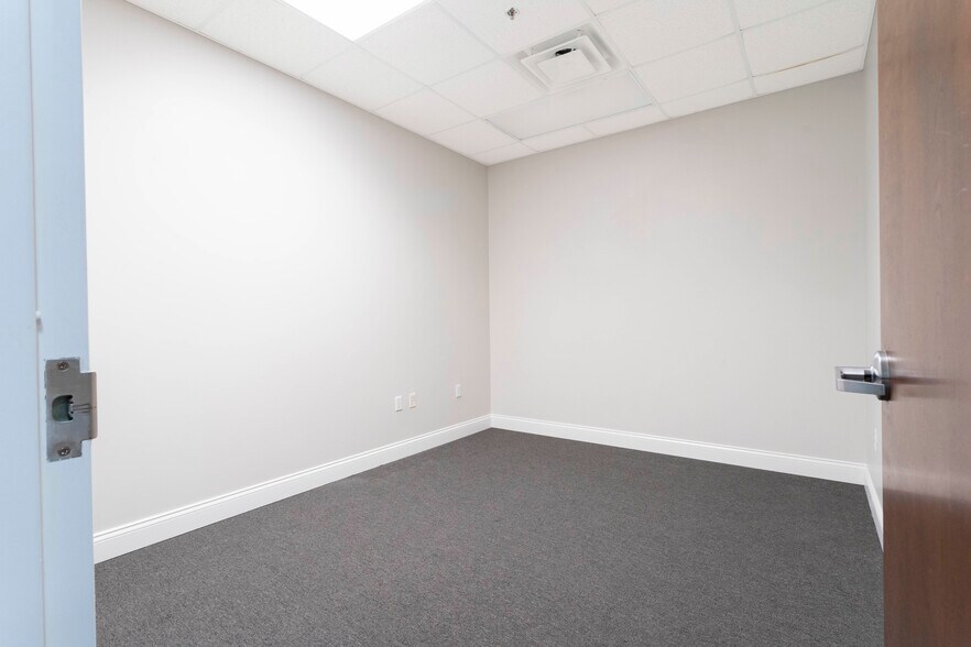 More Photos Of 7350 Futures Dr, Orlando Office For Sale