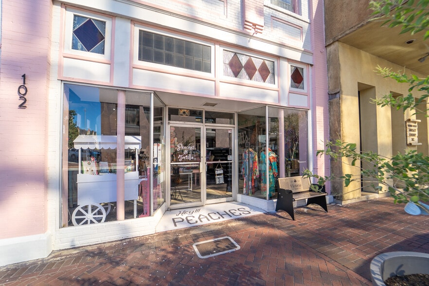 More Photos Of 102 S Main St, Victoria Storefront For Sale