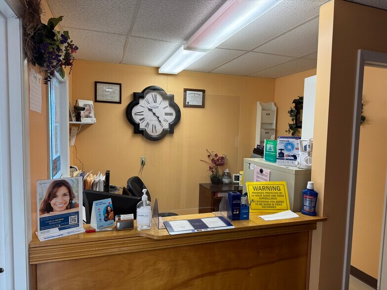 More Photos Of 444 S Meridian St, Ravenna Medical For Sale