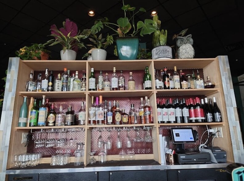 More Photos Of 4757 The Grove Dr, Windermere Storefront Retail Office For Sale