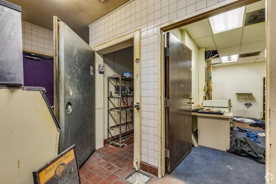 More Photos Of 3969 Las Vegas Blvd S, Las Vegas Bar For Lease