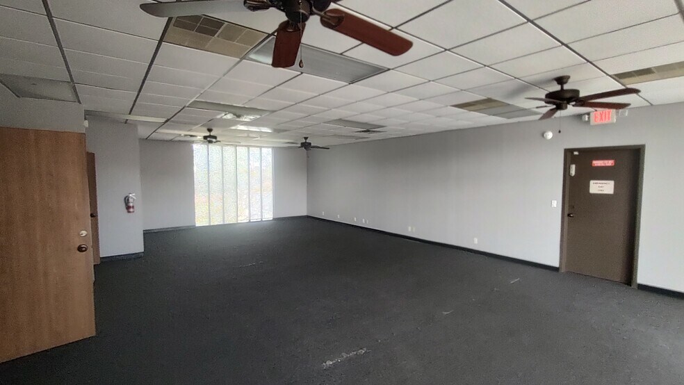 More Photos Of 1225 N Logan St, Texas City Office For Lease