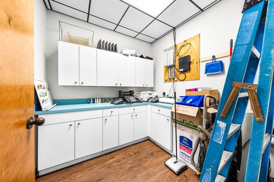 More Photos Of 110 Industrial Dr, Forney Showroom For Sale