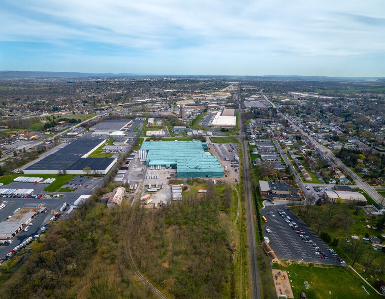 More Photos Of 465 Railroad Ave, Camp Hill Warehouse For Lease