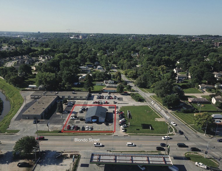 Primary Photo Of 8431 Blondo St, Omaha Auto Repair For Sale