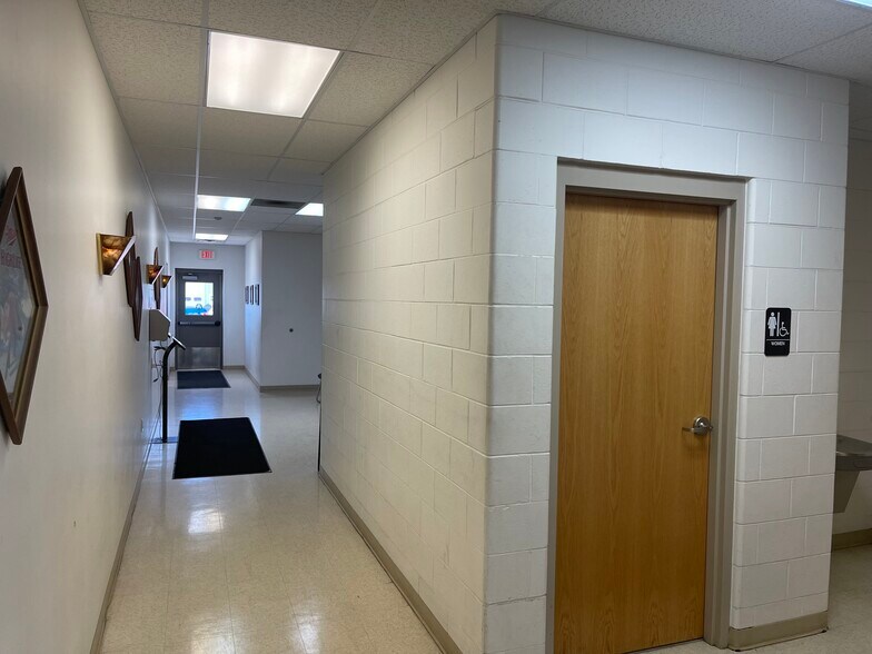 More Photos Of 2325 Sybrant Rd, Traverse City Warehouse For Lease